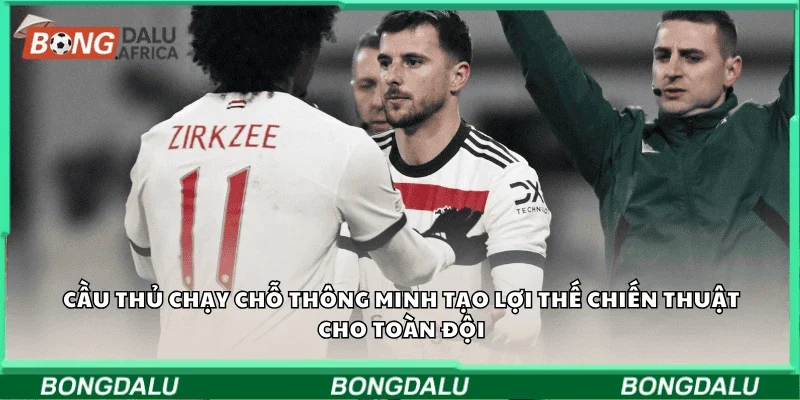 Cầu thủ chạy chỗ thông minh tạo lợi thế chiến thuật cho toàn đội.